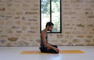 שיעור אשטאנגה והכנה לתנוחת הלוטוס