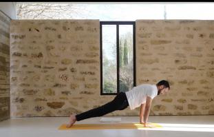 יוגה להפגת מתחים- חיזוק המרכז