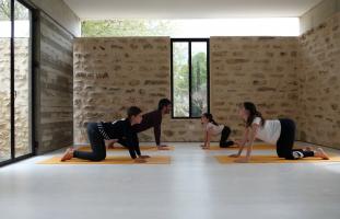 תרגול יוגה משפחתי- תרגילי בטן ושיווי משקל