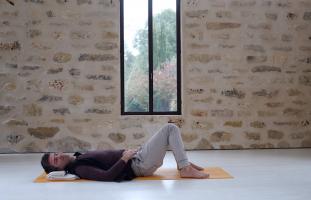 להתחבר מחדש לנשימה עם אימון פראניאמה- 1 להקשיב לנשימה