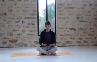 להתחבר מחדש לנשימה עם אימון פראניאמה- 2 מה קורה בסוף הנשיפה