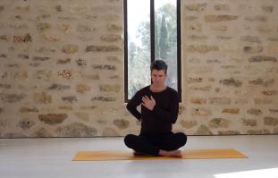 להתחבר מחדש לנשימה עם אימון פראניאמה- 6 נשימה לשני צידי הגוף