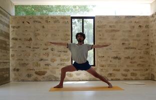 קורס איינגר יוגה למתחילים- שיעור ראשון