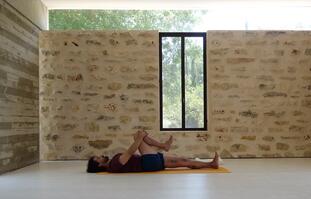 קורס איינגר יוגה למתחילים- שיעור חמישי