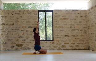 קורס איינגר יוגה למתחילים- שיעור שישי