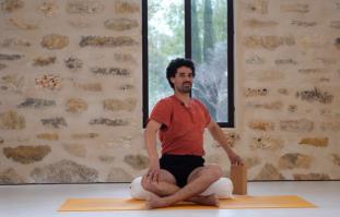 לחבר את הראש והלב- אימון בתנוחות ישיבה