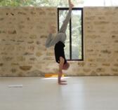 המסע לעבר עמידת ידיים חופשית