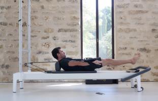 להתנסות בפילאטיס מכשירים עם מטרונום