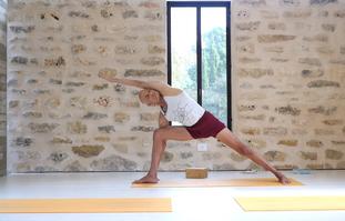 שיעור מתחילים על כפות הרגליים בתנוחות היוגה