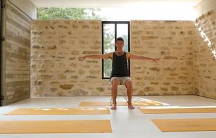 אימון יוגה להתרעננות במשרד