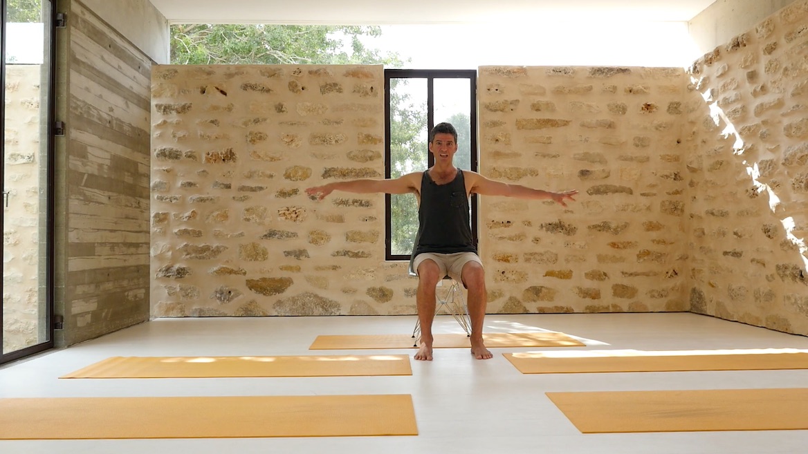 אימון יוגה להתרעננות במשרד