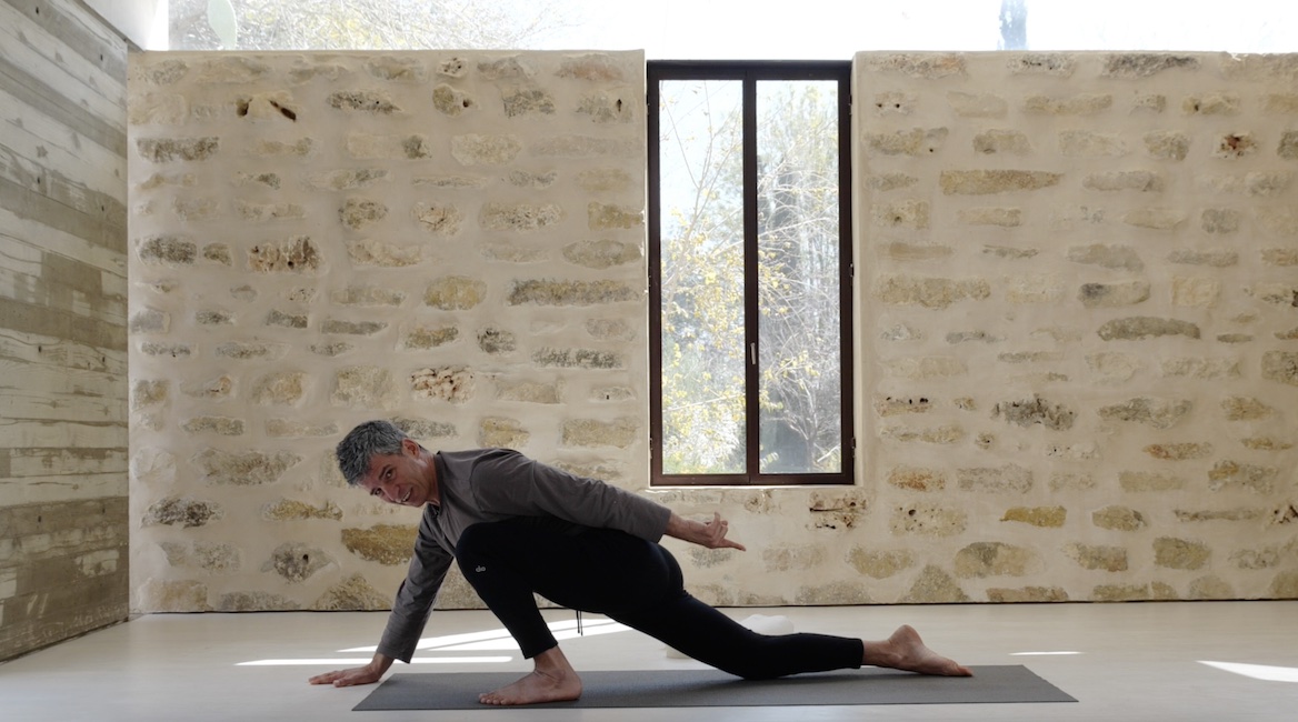 פתיחת אגן ושחרור מתח דרך הגוף