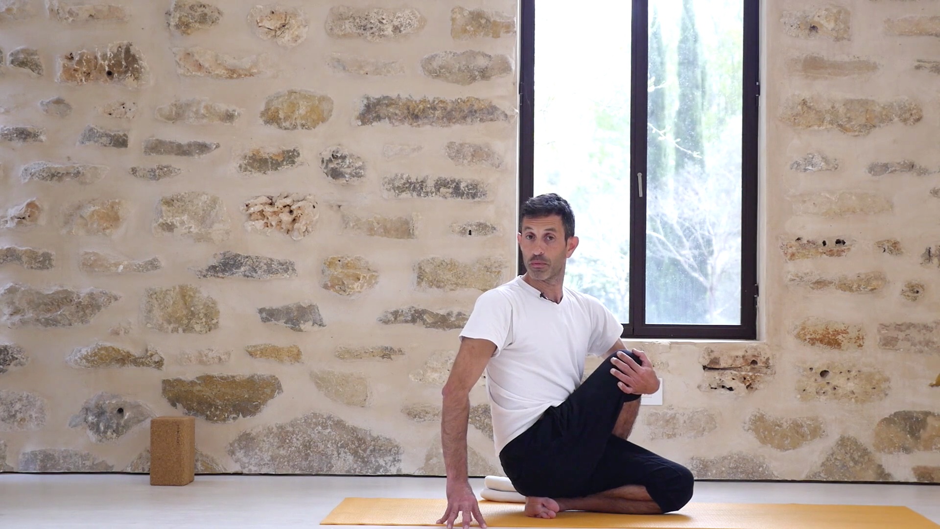 חווית האמצע בתנוחות הפיתול